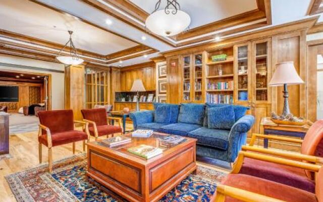 Eagle Springs East 101: Red-Wing Suite