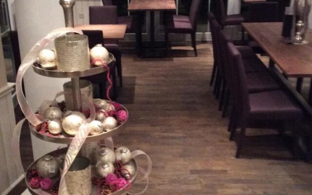 Landcafe mit Mini Hotel