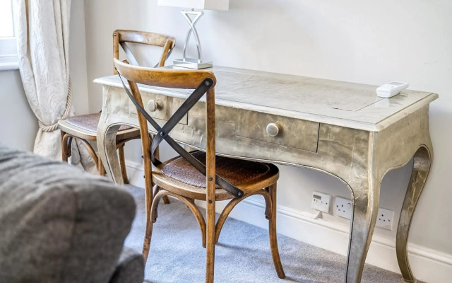 Cozy and Spacious Kensington Maisonette