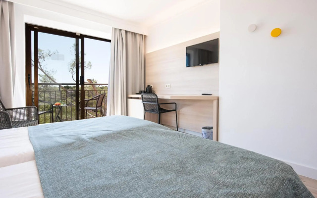 Hotel Playa Mondrago