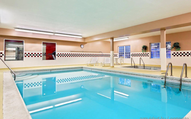 Country Inn & Suites by Radisson, Elgin, IL