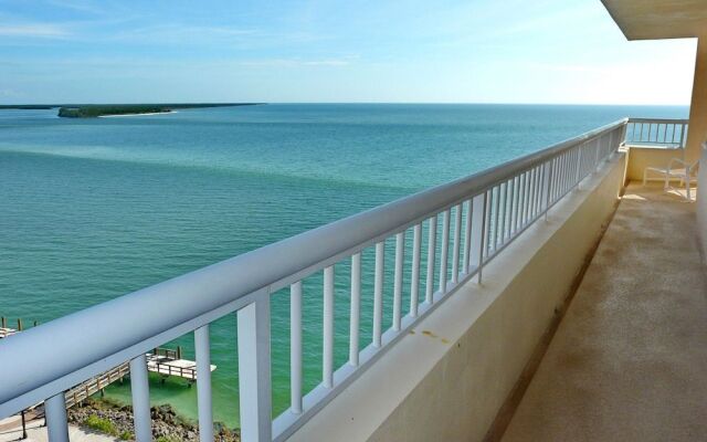 Top Floor Beachfront Condo With Ocean Views/pool/spa