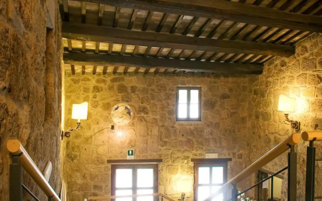 Sovana Hotel & Resort