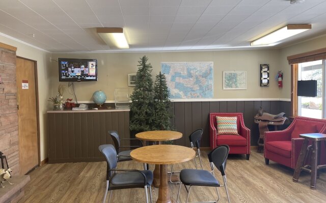 Saddle & Surrey Motel