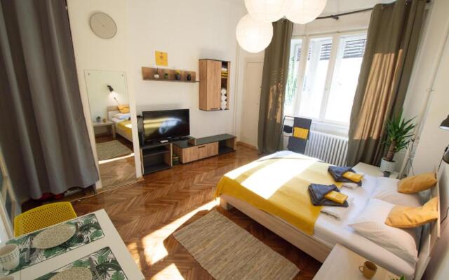 Pavla Papa Studio - Bright & central