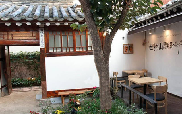 Moggoji Hanok Guesthouse