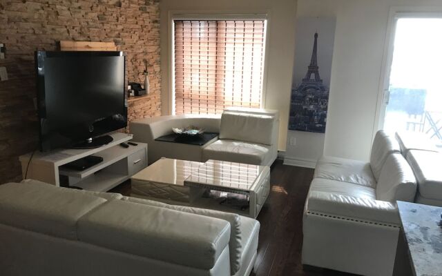 Laval centre apartment