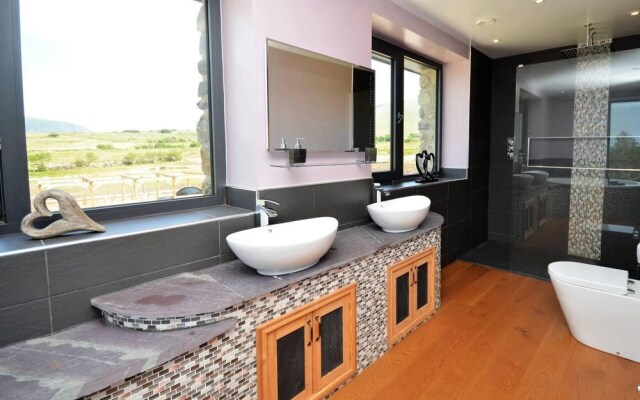Immaculate 5-bed House Located in Caernarfon
