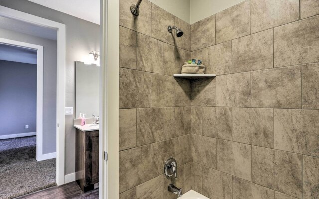 Luxury Downtown Moab Townhome w/ Pool Access!