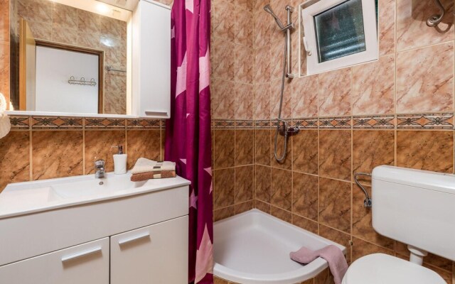 Beautiful Apartment in Stara Novalja With Wifi and 2 Bedrooms