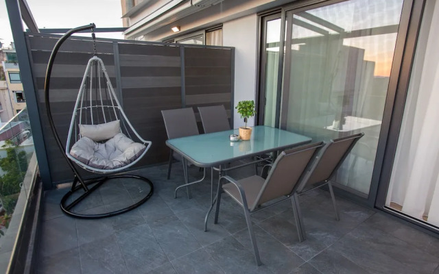 Raise Acropolis View Suites