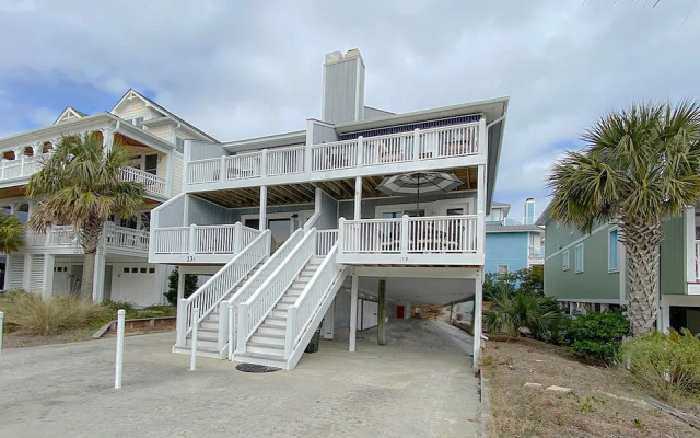 Bare Feet Retreat by Sea Scape Properties