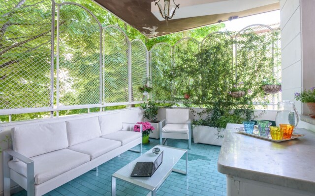 Superior 5 BD & BR Apt in Vatican Area