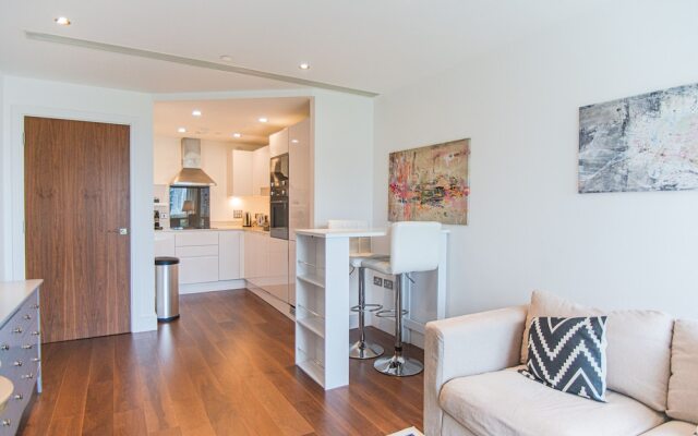 Stunning 1-bed Apartment in Lincoln Plaza