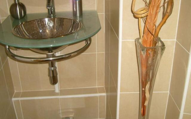 Livia Cannes rue Hoche