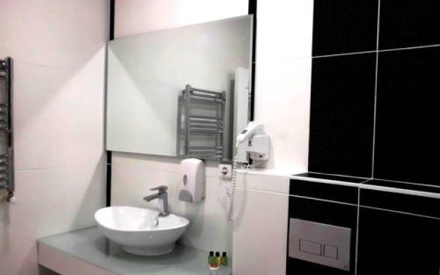 Leonard Abraham Residence