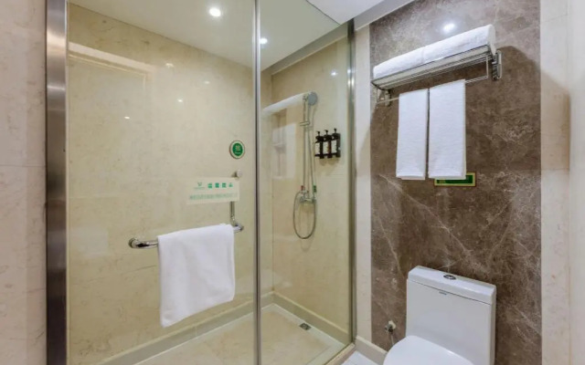 Vienna International Hotel (Zhumadian Huayuan Xuefu)