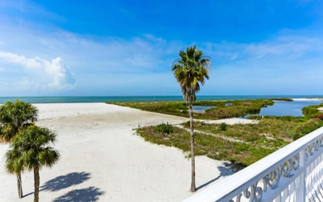 Beach Sanctuary by Vtrips