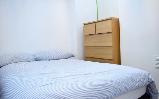 Bright 2 Bedroom Apartment With Private Patio