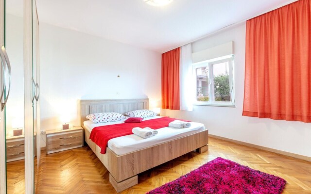 Stunning Apartment in Duce With Wifi and 1 Bedrooms