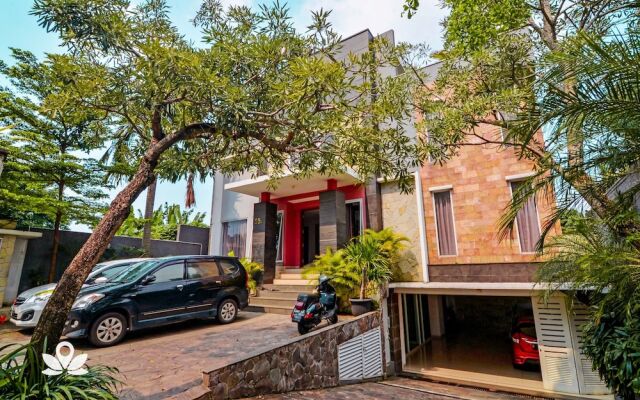 ZEN Rooms Basic near Cilandak Town Square