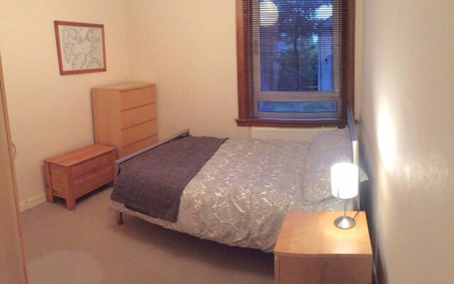 2 Bedroom Flat With Free Street Parking