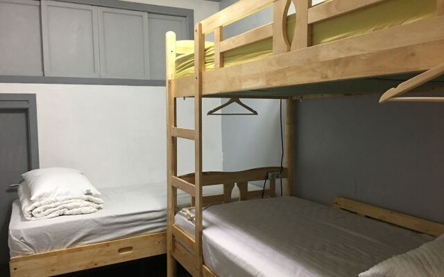 Momojein Guest House - Hostel