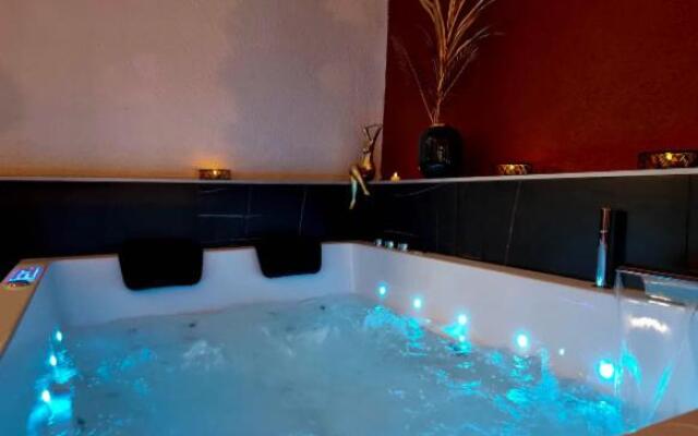 Majord'Home Spa 4*- Le Macaron -Cœur Vieille Ville