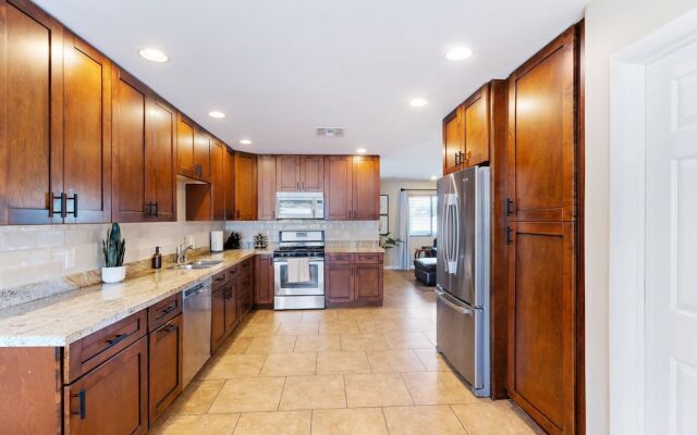 OldTown Lux 4BR/3BA HeatedPool+HotTub+GameRoom/14 by RedAwning