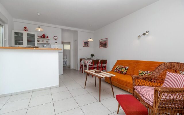 Stunning Apartment in Dramalj With Wifi and 2 Bedrooms