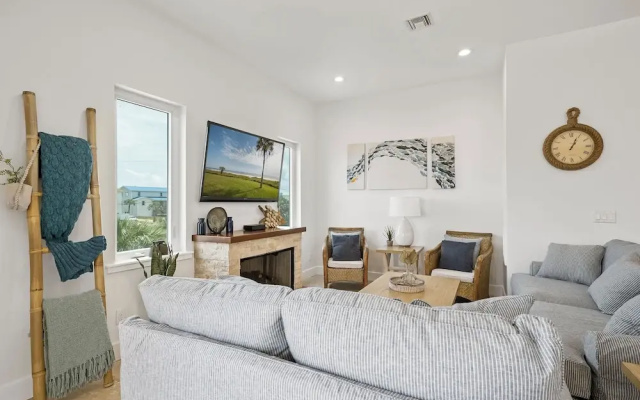 Endless Views by Distinctive Beach Rentals