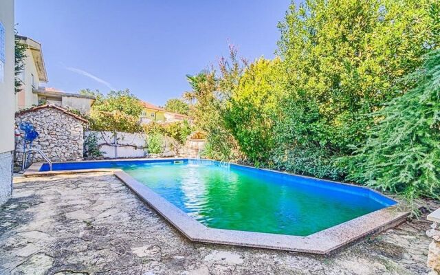 Comfort Pool Apartments