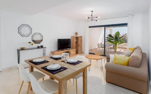 2306 - Brand new apt, walking distance to beach!