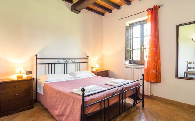 Farmhouse in Perugia with Hot Tub, Swimming Pool, Garden, BBQ