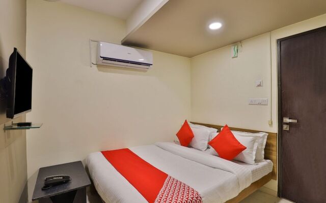 OYO 19842 Hotel Royal Inn