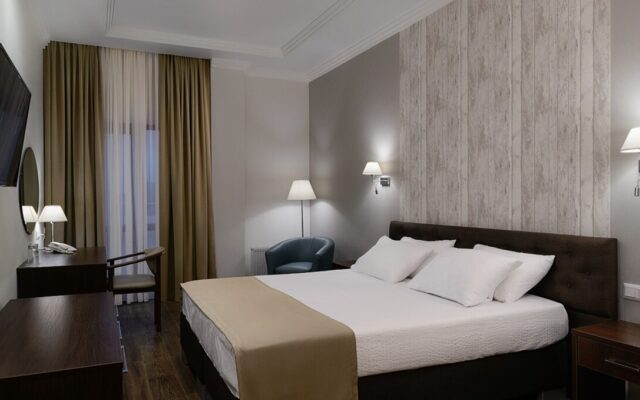 Imeni Chelyskintsev Hotel