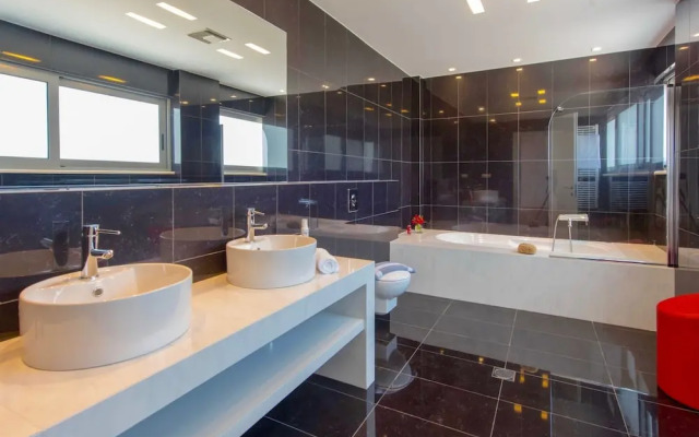 Sparkling Villa in Acrotiri with Private Pool near Sea Beach