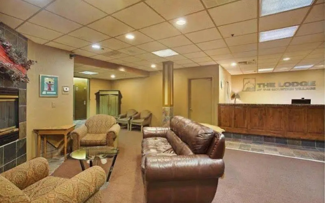 Ski Ge Loft 3 Bedroom Condo by RedAwning