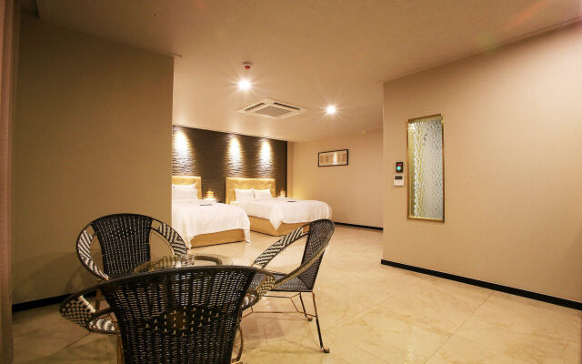 Urban Hotel & Golf