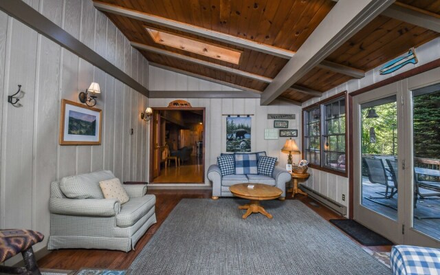 Oakleaf Lodge Holiday Home