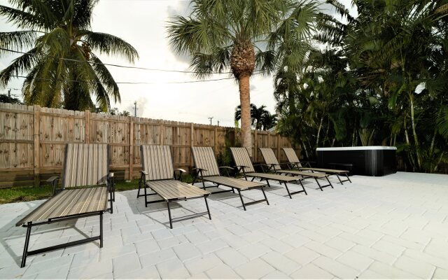 Casa Ria Luxury House w Private Pool Near Aventura Mall