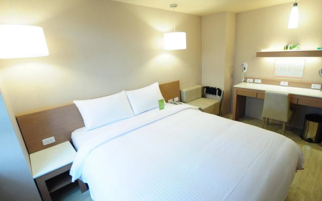 Kindness Hotel - Tainan Chihkan Tower