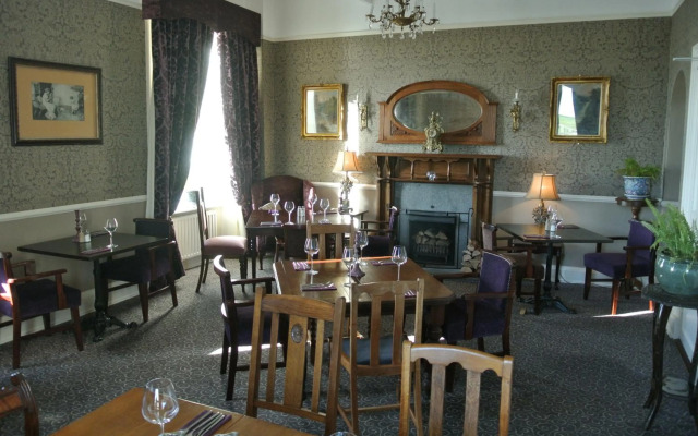 Causeway Hotel