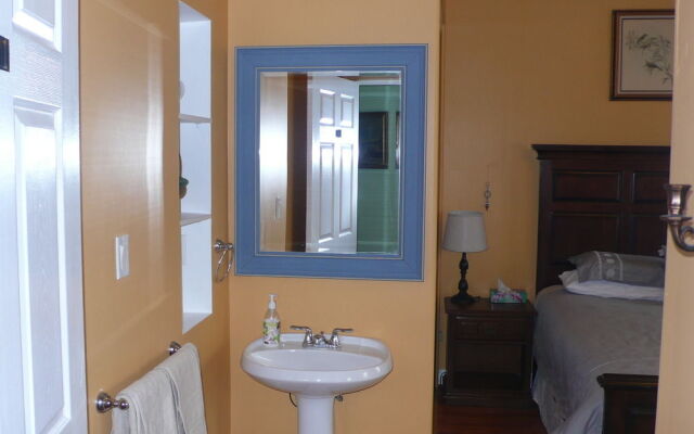 Niagara's Emerald Falls Bed & Breakfast