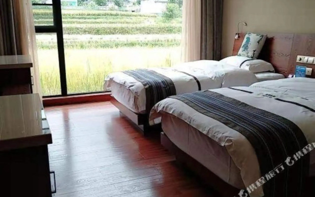 Phoenix Hot Spring Holiday Hotel