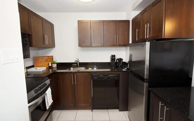 Modern Downtown One-bedroom Suite With Parking