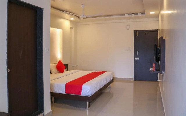 OYO 22066 Hotel Mayur