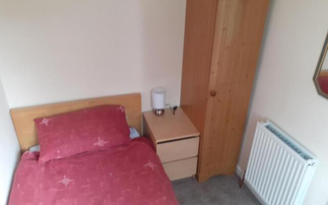 Lovely 3-bed Apartment in Alyth