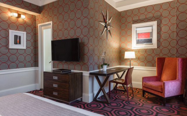 Empire Hotel - Image 6
