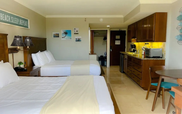Breezy Luana Waikiki Condo by RedAwning